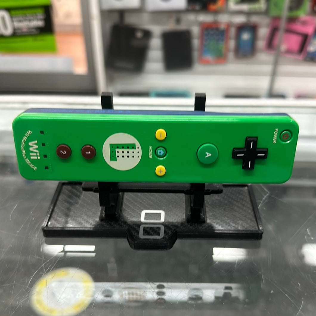 Wii Luigi controller pre-owned