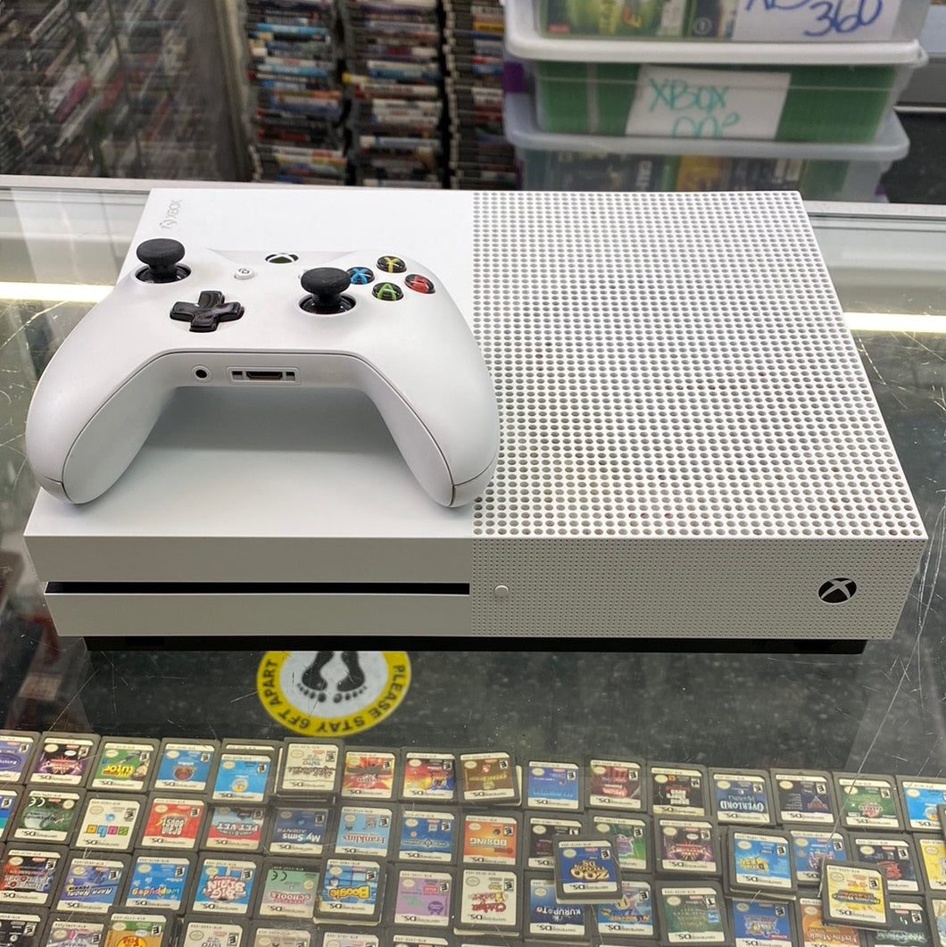 Xbox one S white 1TB Console pre-owned